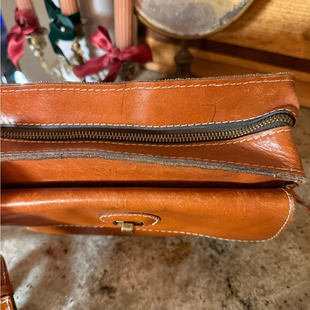 Patricia Nash| Cognac Leather Crossbody Bag| Vintage Style Twist Lock - Picture 4 of 5